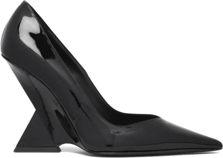 The Attico Zwarte Cheope Pump met Piramidewig