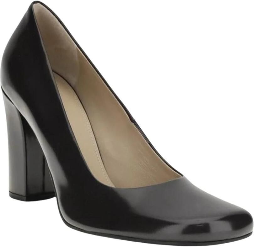 The Row Klassieke pumps met spitse neus en stilettohak