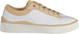 TOMMY JEANS Plateausneakers TJW RETRO BASKET FLATFORM ESS met logo-tekst in de zool vrijetijdsschoen lage schoen veterschoen