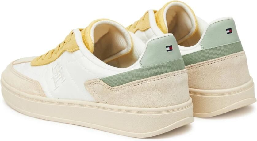 Tommy Hilfiger Beige Suède Sneakers met Geborduurd Logo