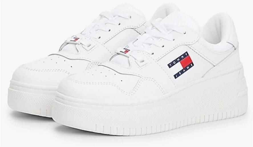 TOMMY JEANS Plateausneakers TJW RETRO BASKET FLATFORM ESS met logo-tekst in de zool vrijetijdsschoen lage schoen veterschoen - Foto 17