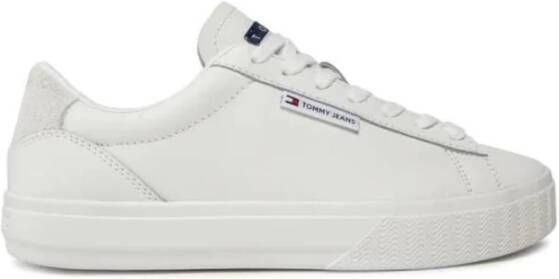 TOMMY JEANS Plateausneakers TJW CUPSOLE SNEAKER ESS met logo-patch op de tong vrijetijdsschoen lage schoen veterschoen