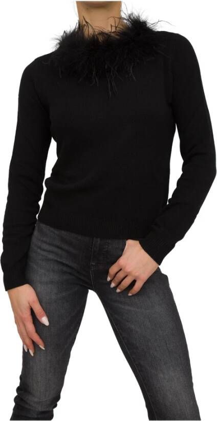 Twinset Zwarte boothals top met veren