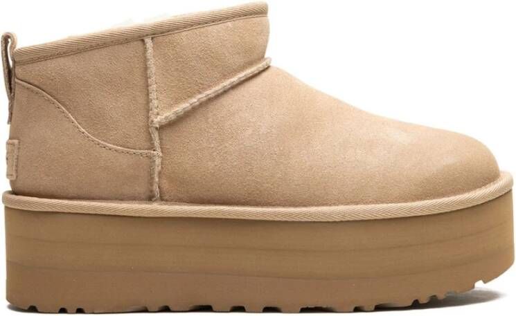 UGG Vachtlaarzen Dames W Classic Ultra Mini Platform Maat: 39 Materiaal: Suède Kleur: Beige