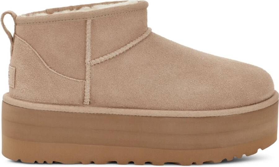 UGG Vachtlaarzen Dames W Classic Ultra Mini Platform Maat: 42 Materiaal: Suède Kleur: Beige