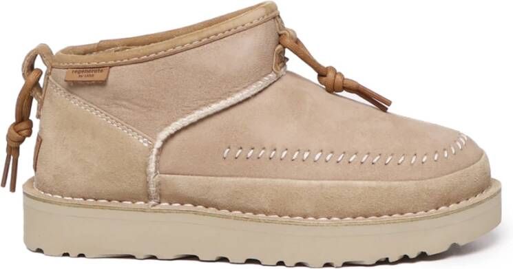 Ugg Beige Schapenvachtlaarzen met Asymmetrische Bovenrand Beige Dames