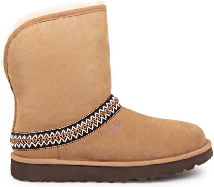 UGG Vachtlaarzen Dames Classic Short Crescent Maat: 37 Materiaal: Suède Kleur: Cognac
