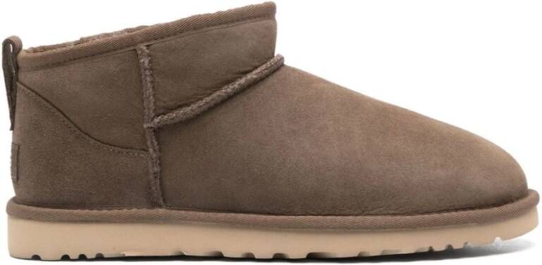 UGG Vachtlaarzen Heren Classic Ultra Mini Maat: 42 Materiaal: Suède Kleur: Bruin