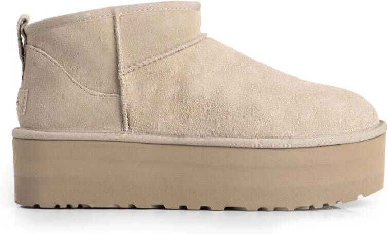 UGG Vachtlaarzen Dames W Classic Ultra Mini Platform Maat: 40 Materiaal: Suède Kleur: Beige
