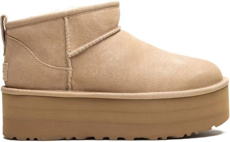 UGG Vachtlaarzen Dames W Classic Ultra Mini Platform Maat: 36 Materiaal: Suède Kleur: Beige