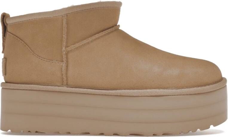 UGG Vachtlaarzen Dames W Classic Ultra Mini Platform Maat: 42 Materiaal: Suède Kleur: Beige