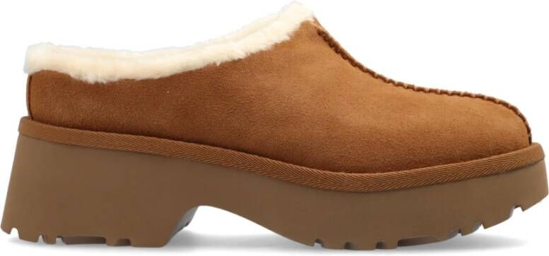 UGG Instappers Dames New Heights Cozy Clog Maat: 42 Materiaal: Suède Kleur: Cognac
