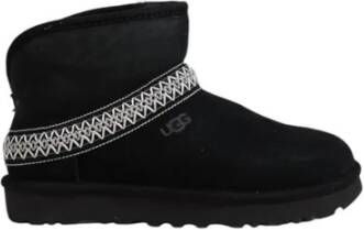 UGG Vachtlaarzen Dames Classic Mini Crescent Maat: 36 Materiaal: Suède Kleur: Zwart