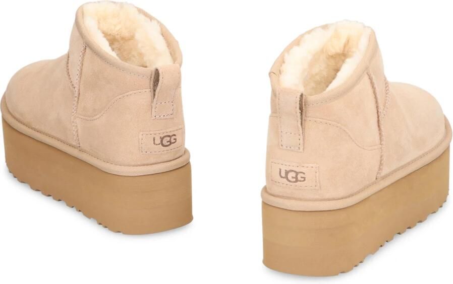 UGG Vachtlaarzen Dames W Classic Ultra Mini Platform Maat: 40 Materiaal: Suède Kleur: Beige