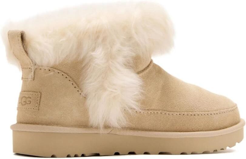 UGG Classic Ultra Mini Chalet Boot