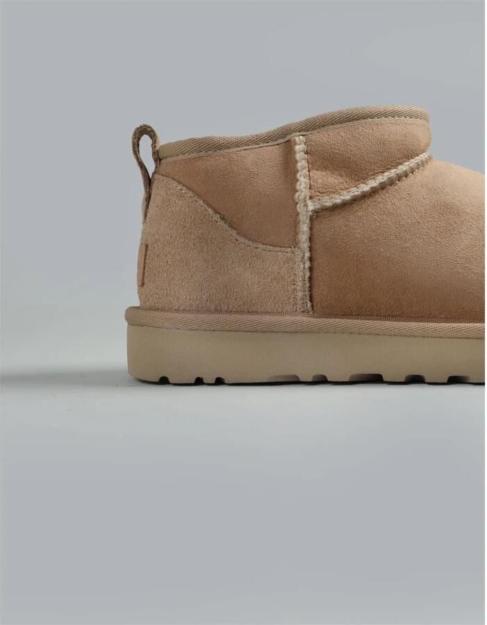 UGG Classic Ultra Mini Enkellaarsjes