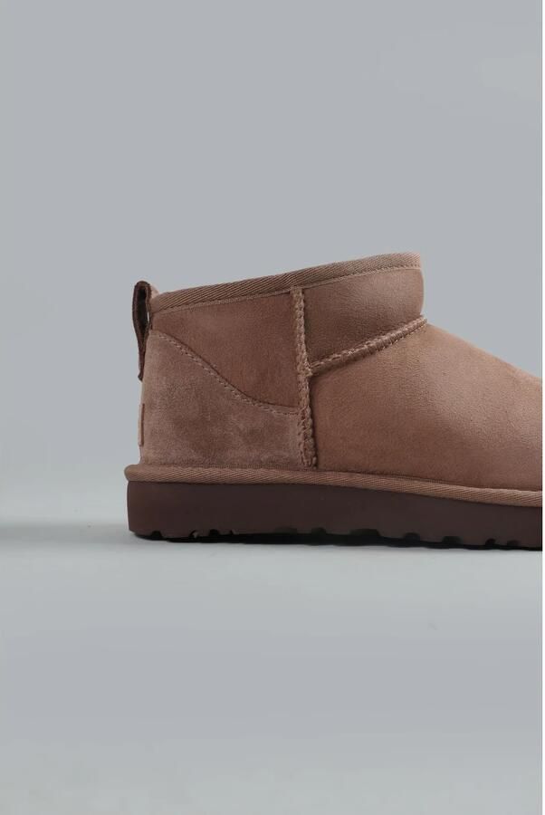 UGG Classic Ultra Mini Enkellaarsjes