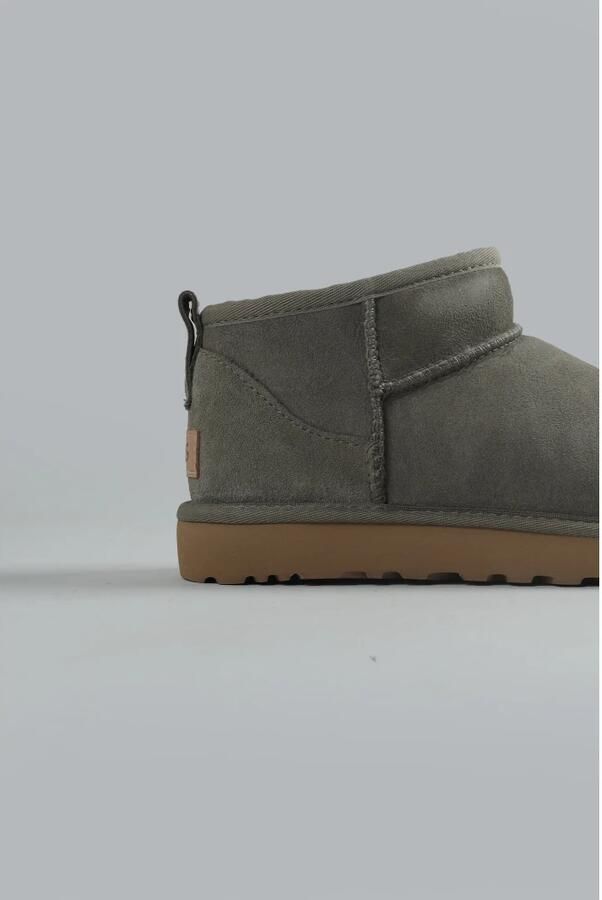 UGG Classic Ultra Mini Enkellaarsjes