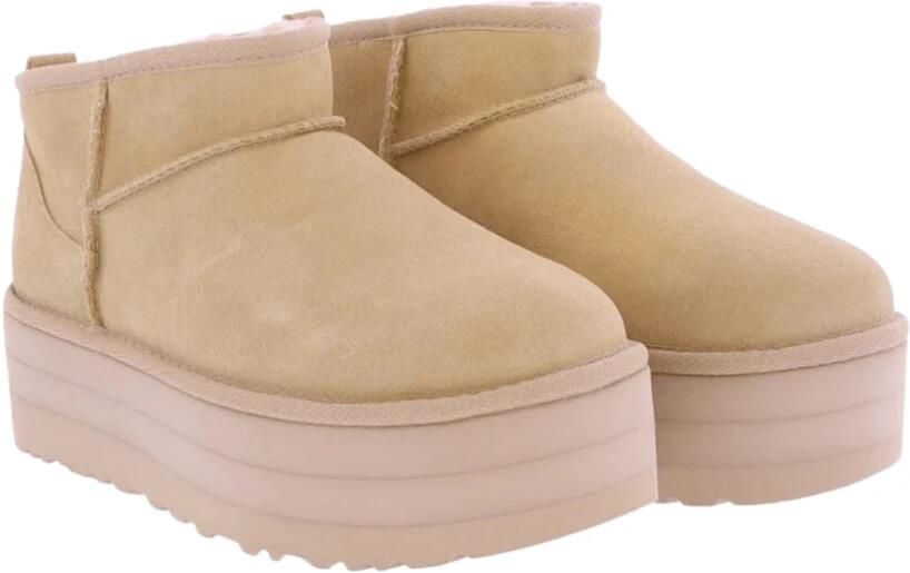 UGG Vachtlaarzen Dames W Classic Ultra Mini Platform Maat: 42 Materiaal: Suède Kleur: Beige