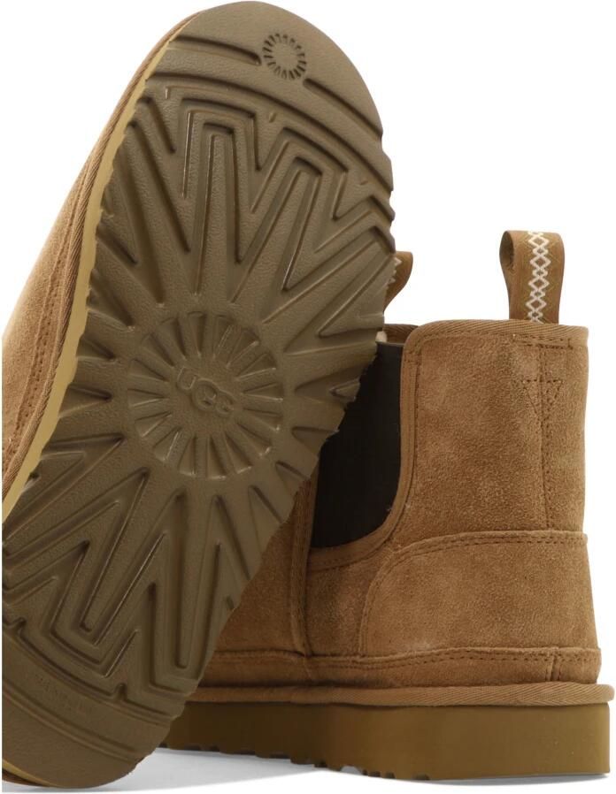 UGG Chelsea-boots Neumel Chelsea chukka instapboot winterboot met stretch inzetstukken