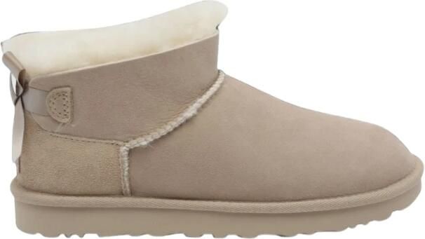 UGG Ultra Mini Bailey Bow Boot