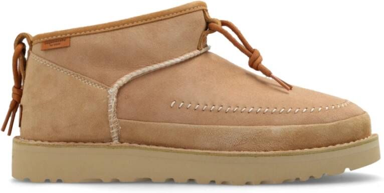 Ugg Beige Schapenvachtlaarzen met Asymmetrische Bovenrand Beige Dames