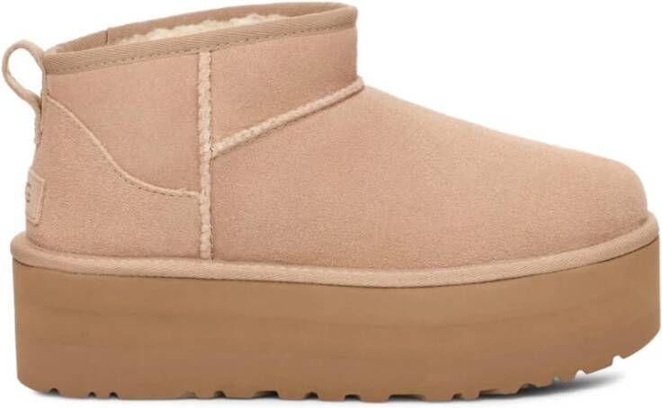 UGG Vachtlaarzen Dames W Classic Ultra Mini Platform Maat: 36 Materiaal: Suède Kleur: Beige
