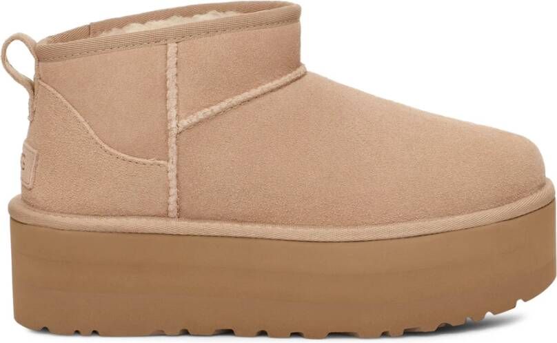UGG Vachtlaarzen Dames W Classic Ultra Mini Platform Maat: 42 Materiaal: Suède Kleur: Beige