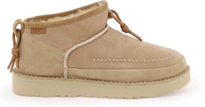 Ugg Beige Schapenvachtlaarzen met Asymmetrische Bovenrand Beige Dames