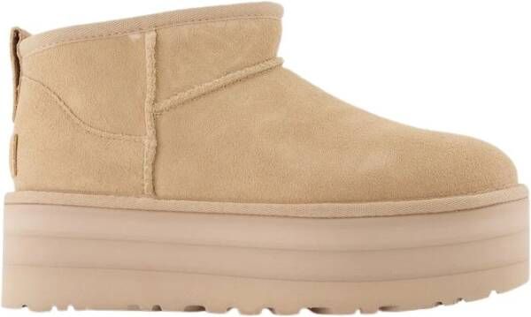 UGG Vachtlaarzen Dames W Classic Ultra Mini Platform Maat: 42 Materiaal: Suède Kleur: Beige