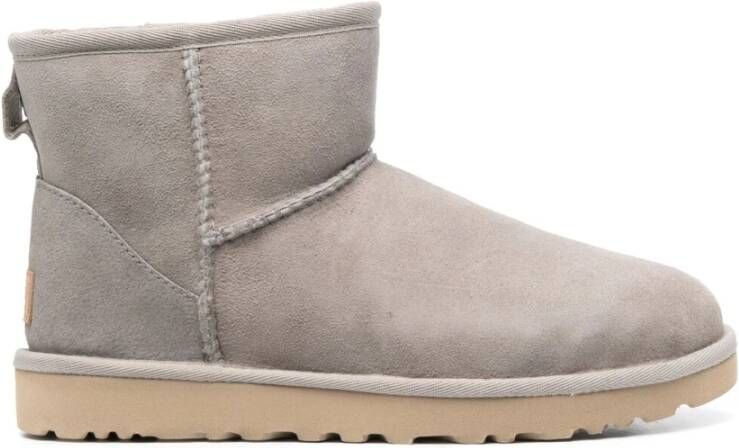 UGG Vachtlaarzen W Classic Mini Ii Maat: 37 Materiaal: Suède Kleur: Grijs