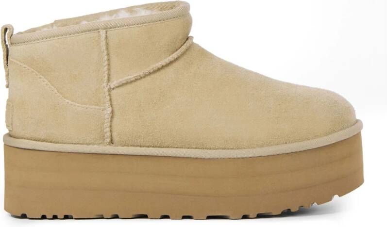 UGG Vachtlaarzen Dames W Classic Ultra Mini Platform Maat: 42 Materiaal: Suède Kleur: Beige