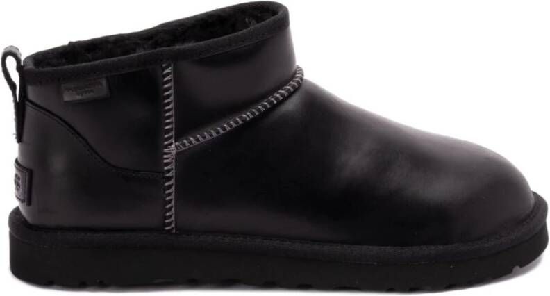 UGG Vachtlaarzen Heren M Classic Ultra Mini Maat: 42 Materiaal: Leer Kleur: Zwart