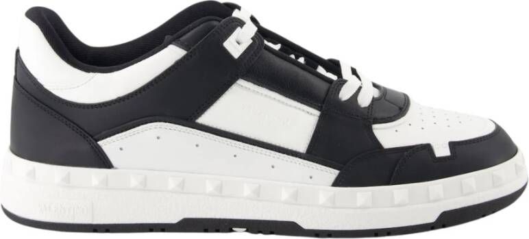 Valentino Garavani Zwarte Sneakers met Rockstud Details Black Heren