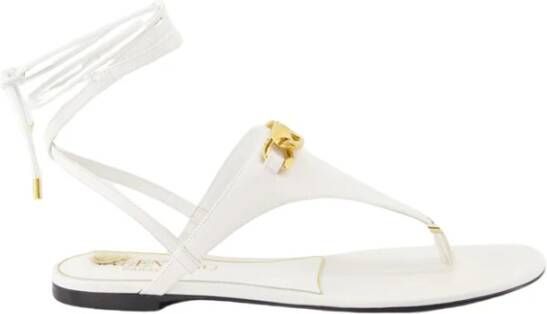 Valentino Garavani Sandalen V-Logo Chain Thong Flat Sandal in wit