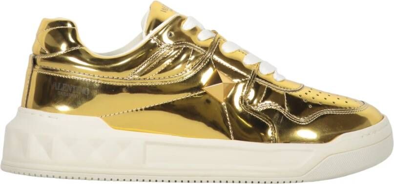 Valentino Garavani Metallic Low-top Sneakers met Geperforeerd Leer