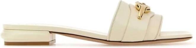 Valentino Garavani Stijlvolle Slippers voor Zomer Beige Dames