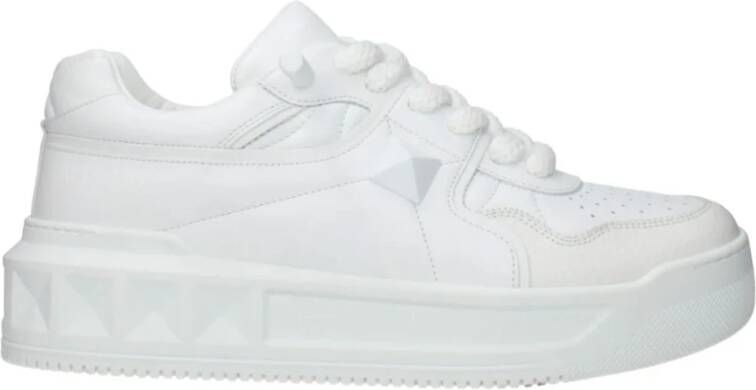 Valentino Garavani Stijlvolle Sneakers met Uniek Ontwerp
