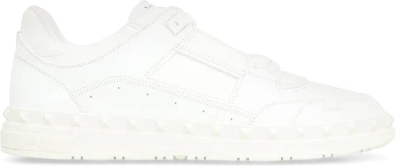 Valentino Garavani Leren sneakers met studs en geborduurd logo White Heren