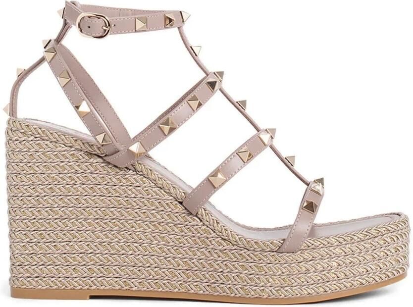 Valentino Garavani Beige Sleehak Sandalen met Stud Details