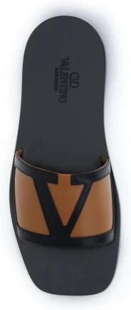 Valentino Garavani Bos Taurus Flat Sandals - Foto 2