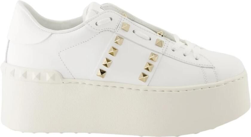 Valentino Garavani Flatform Rockstud Untitled Sneaker