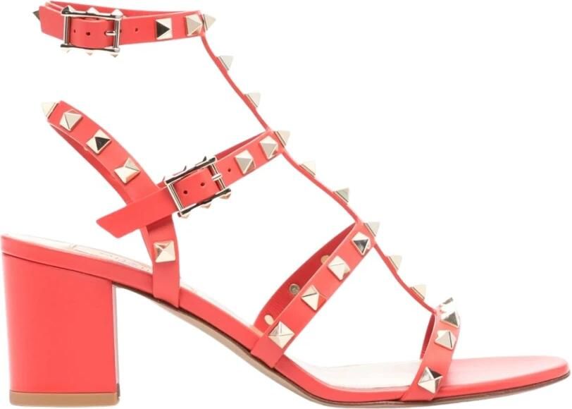 Valentino Garavani Sandalen Red Leather Rockstud Sandal With Pyramid Studs And in oranje