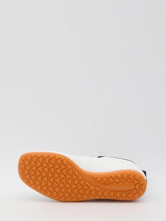 Valentino Garavani Perforated Logo Sneakers - Foto 2