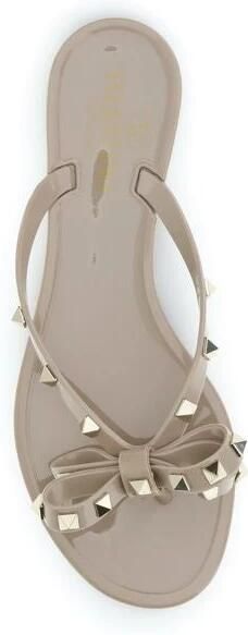 Valentino Garavani PM Thong Rockstud Sandal - Foto 2