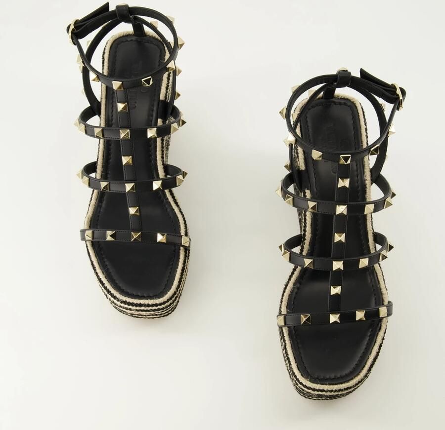 Valentino Garavani Rockstud Wedge Sandal - Foto 2