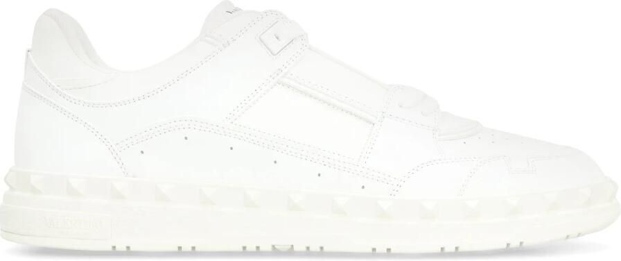 Valentino Garavani Leren sneakers met kegel- en studversieringen