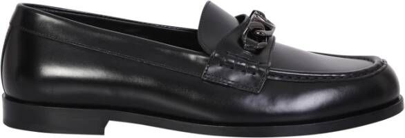 Valentino Garavani VLogo plaque loafers. Verfijnd en veelzijdig ontwerp deze schoen is ideaal voor wie houdt van een casual look. Black Heren