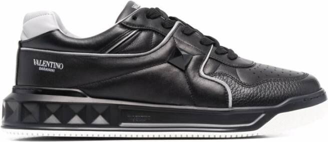 Valentino Garavani Zwarte Leren Sneakers Gepolijste Afwerking