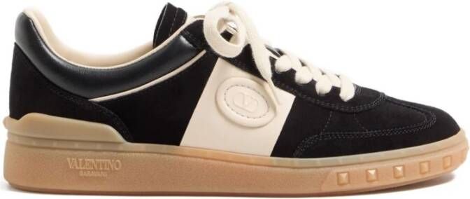 Valentino Garavani Zwarte Sneakers voor een stijlvolle look